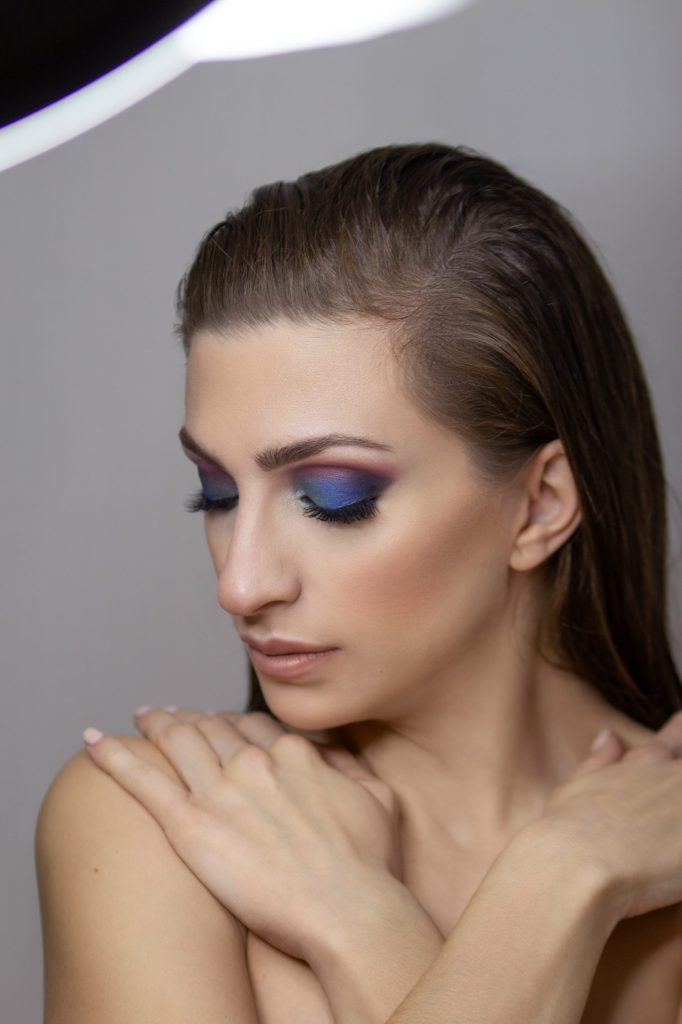 Augen Make-up Blau, braune Haare